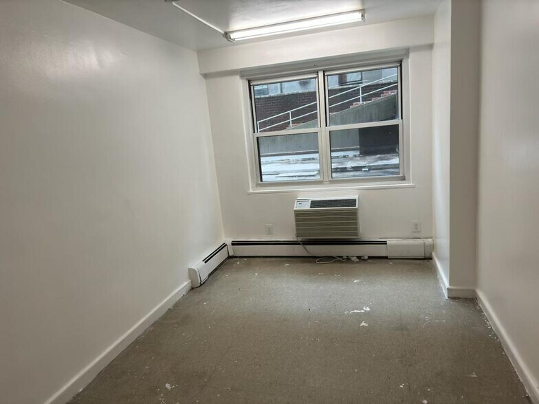 More Photos Of 66 W 94th St, New York Apartments For Lease