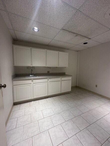 More Photos Of 85 Barnes Rd, Wallingford Medical For Sale