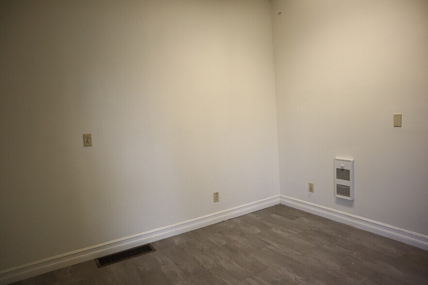 More Photos Of 4418-4420 NE St Johns Rd E, Vancouver Freestanding For Lease