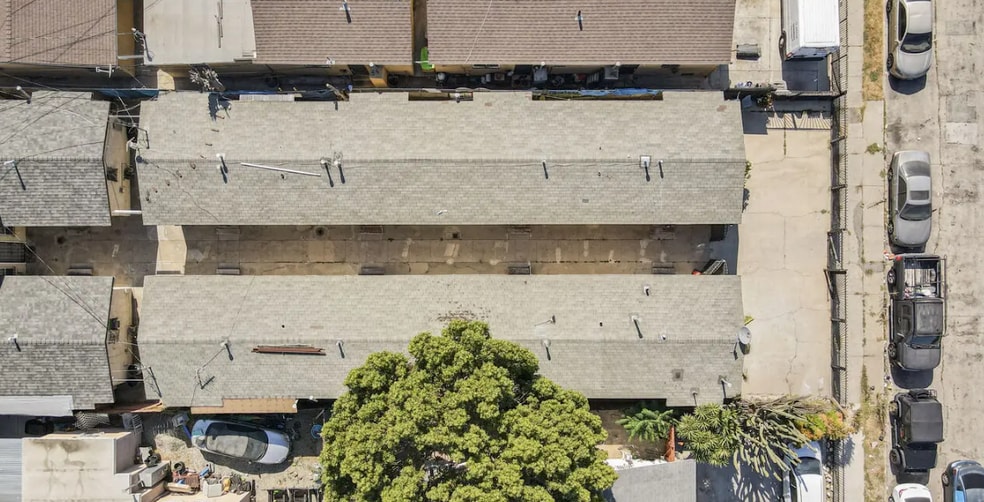 More Photos Of 836-840 W 66th St, Los Angeles Apartments For Sale