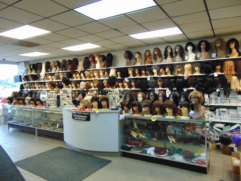 More Photos Of 15390 Gratiot Ave, Detroit Storefront For Lease