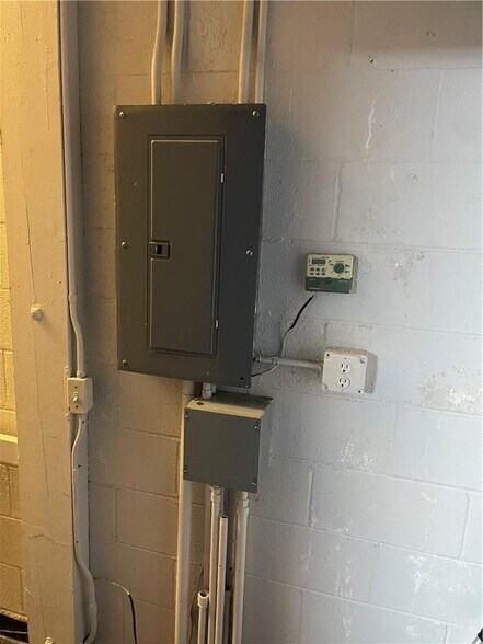 More Photos Of 2165 Harbor Blvd, Costa Mesa Freestanding For Sale