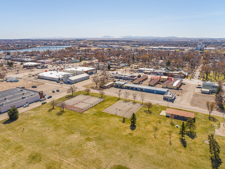 More Photos Of 720 1st Ave, Great Falls Carwash For Sale