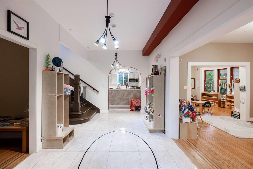 More Photos Of 4355 Granville St, Vancouver Schools For Sale