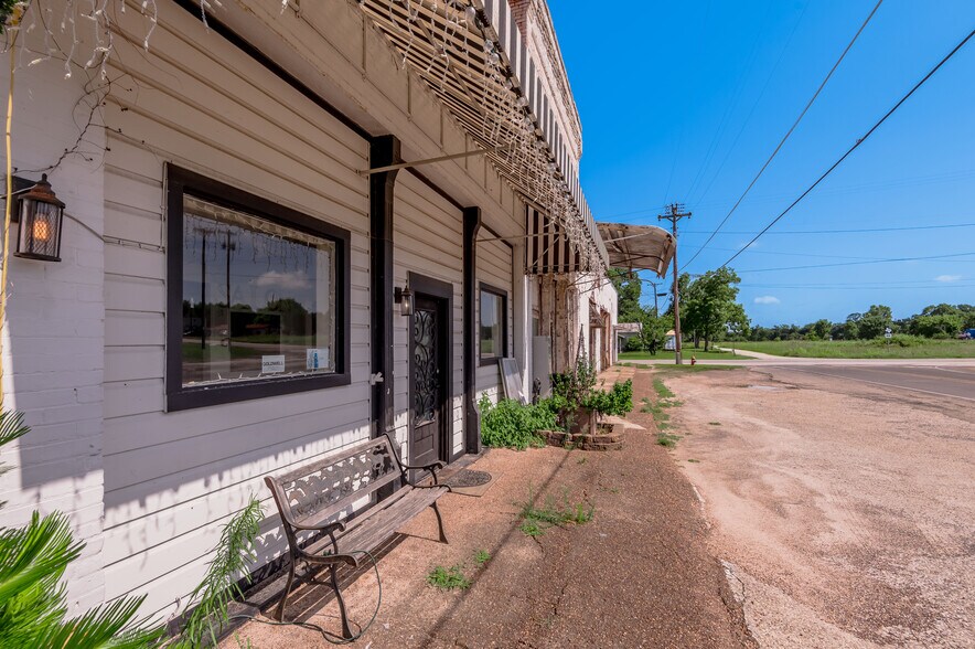More Photos Of 131 Commerce st, Lovelady General Retail For Sale