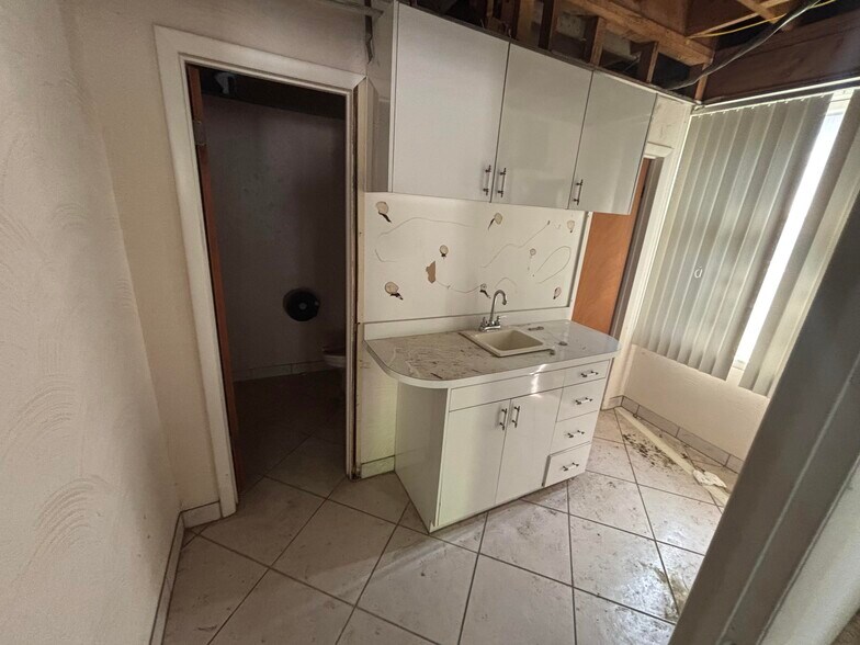 More Photos Of 510 S Burnt Mill Rd, Voorhees Office For Lease