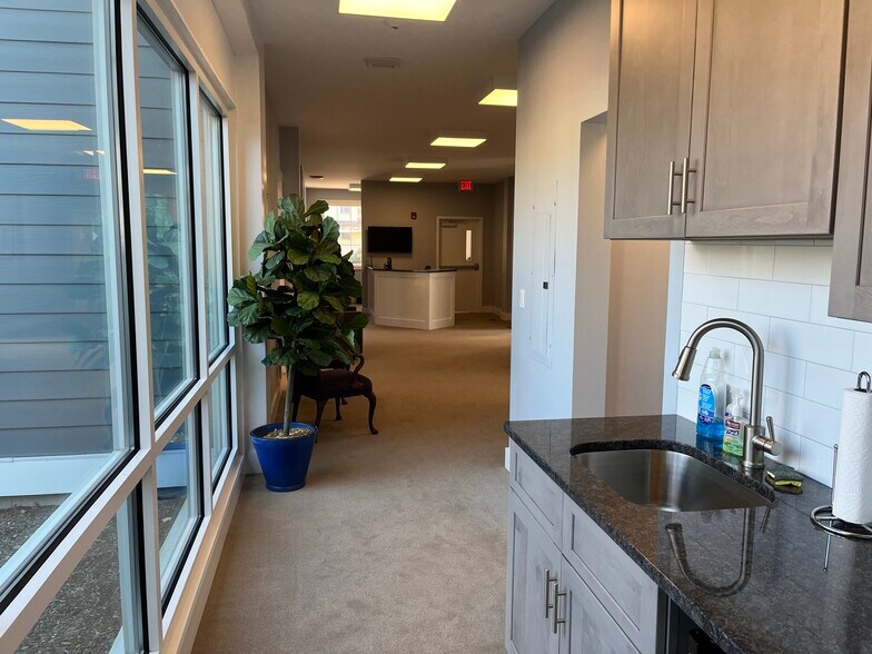 More Photos Of 64 Wall St, Madison Office Residential For Lease