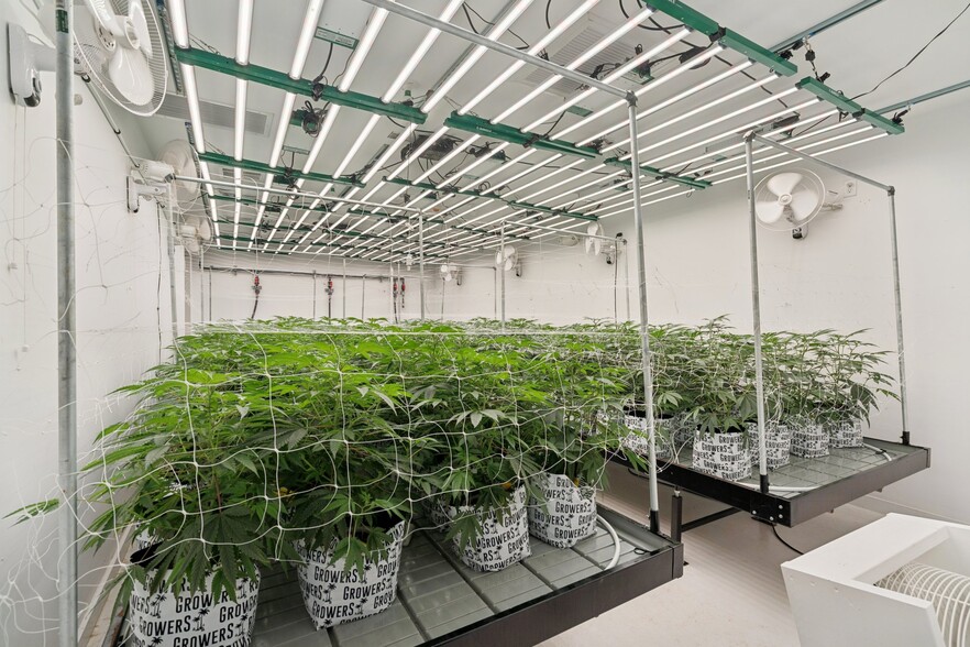 More Photos Of 12217 S Broadway, Edmond Warehouse For Sale