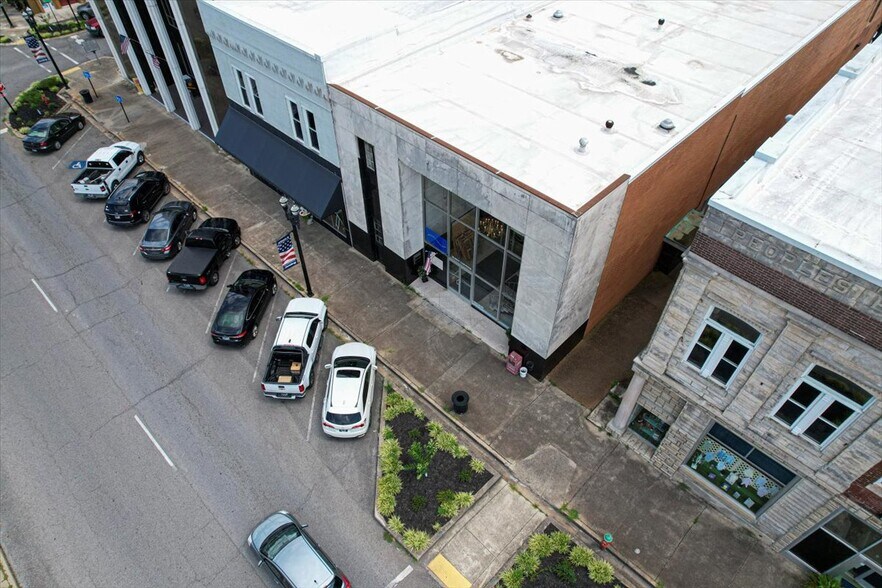 More Photos Of 111 W Commerce St, Lewisburg Bank For Sale