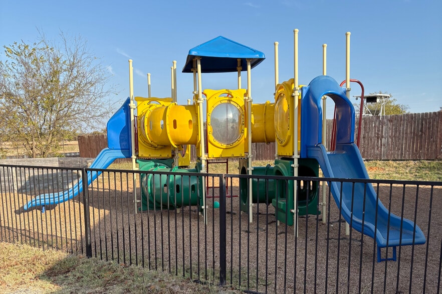 More Photos Of 201 Kathey Street, Weatherford Religious Facility For Sale