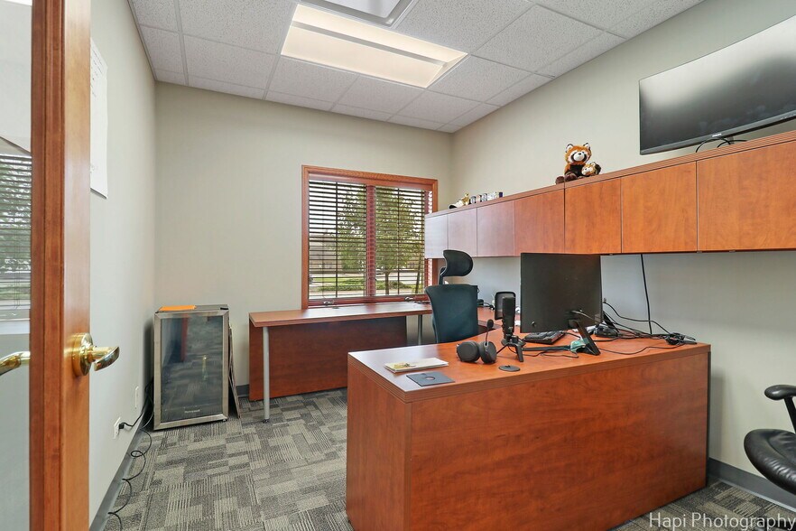 More Photos Of 3 Executive Ct, South Barrington Medical For Lease