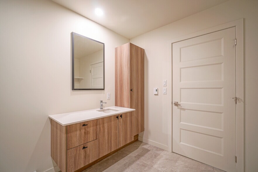 More Photos Of 765 Rue Rachel-Hébert, Coaticook Apartments For Sale