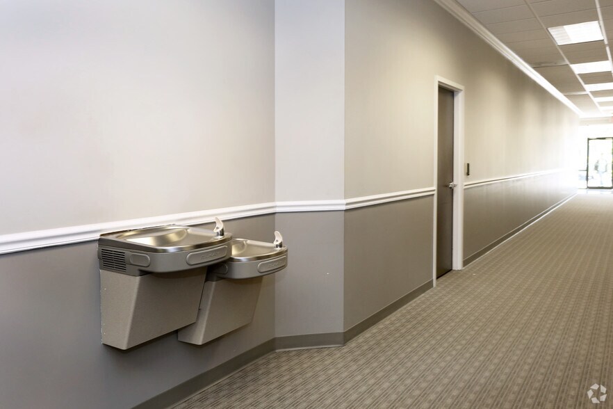 More Photos Of 4033 Tampa Rd, Oldsmar Office For Lease