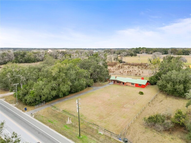 More Photos Of 274 W Kings Hwy, Center Hill Flex For Sale