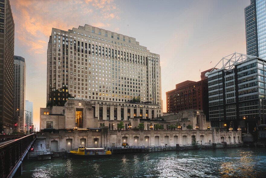 Primary Photo Of 2 N Riverside Plz, Chicago Office For Lease