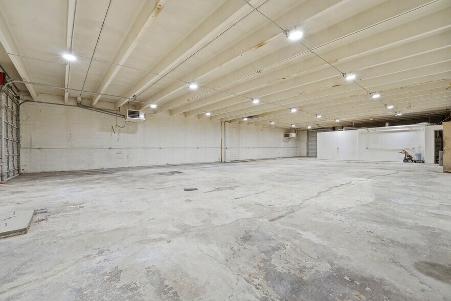 More Photos Of 2513-2515 E Willamette Ave, Colorado Springs Manufacturing For Lease