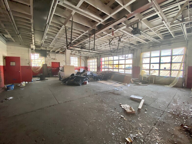 More Photos Of 1822-1836 Deer Park Ave, Deer Park Auto Repair For Sale