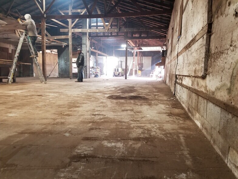 More Photos Of 990 Red Bud Dr, Warsaw Service For Sale