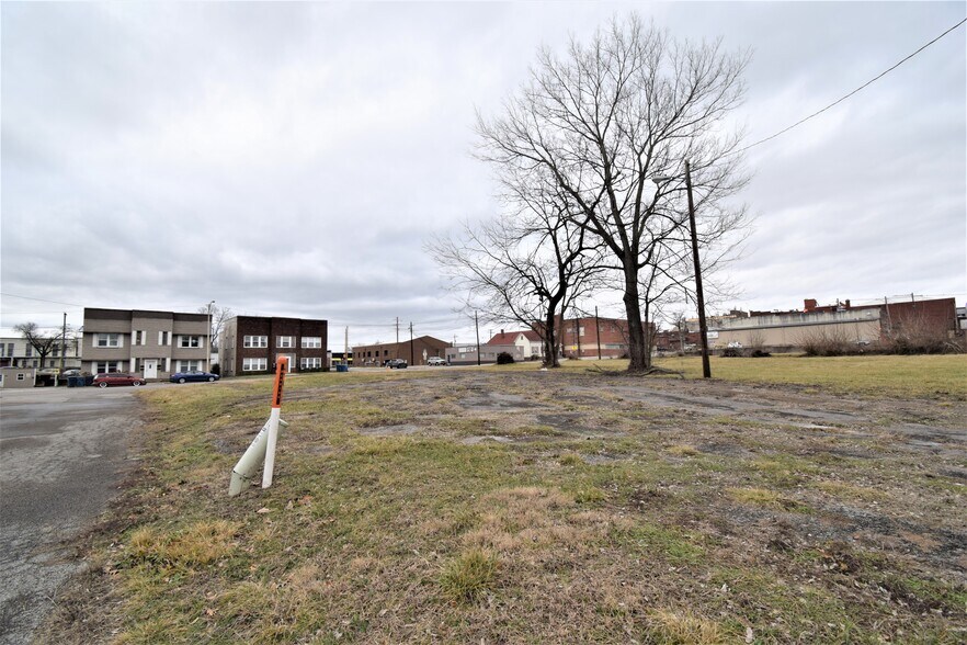 More Photos Of 716 Main St, Mount Vernon Office For Sale