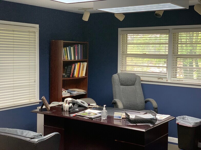 More Photos Of 2228 Scenic Dr, Snellville Office Residential For Sale