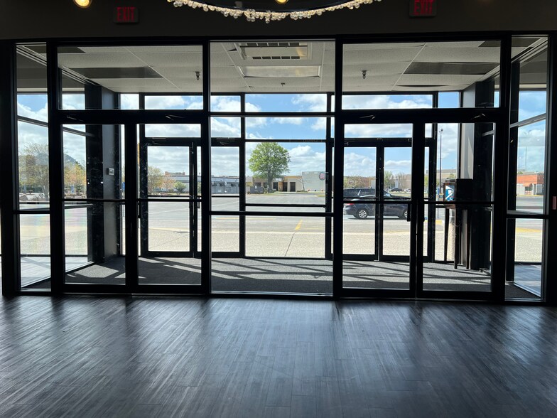 More Photos Of 2720 N Mall Dr, Virginia Beach Department Store For Lease