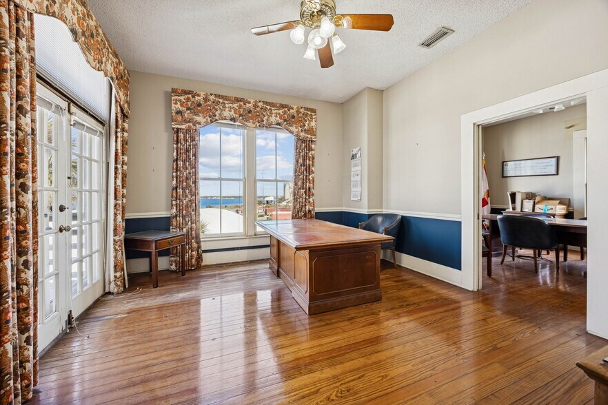 More Photos Of 501 N 3rd St, Fernandina Beach Office For Sale