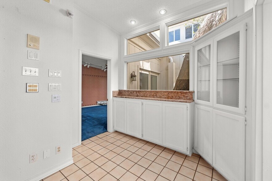 More Photos Of 121 Scott St, San Marcos Office Residential For Sale
