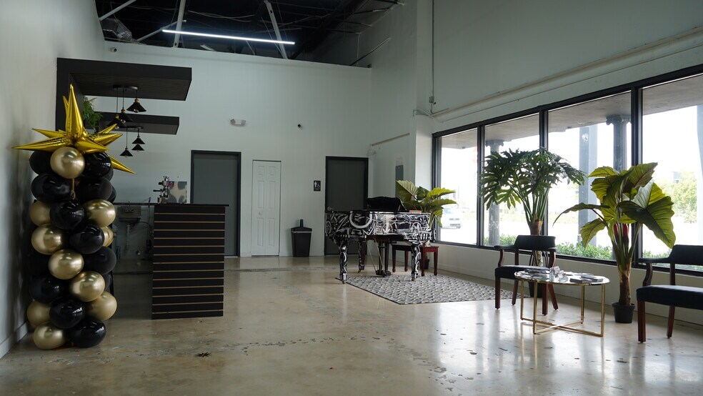 More Photos Of 7445 W 4th Ave, Hialeah Showroom For Sale