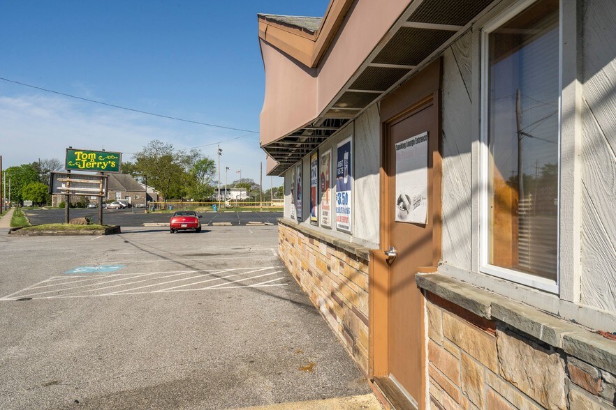 1006 Macdade Blvd, Folsom, PA 19033 Bar For Sale