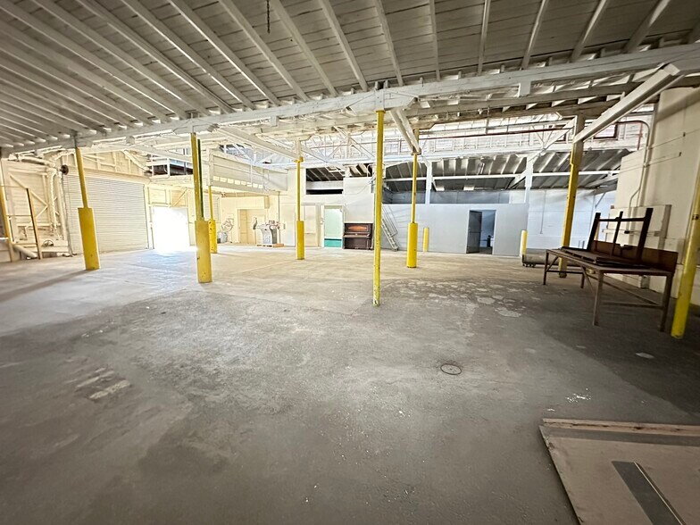 More Photos Of 323 S Fir St, Medford Warehouse For Sale