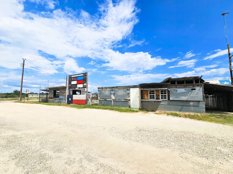 More Photos Of 4951 FM 1283, Pipe Creek Restaurant For Lease