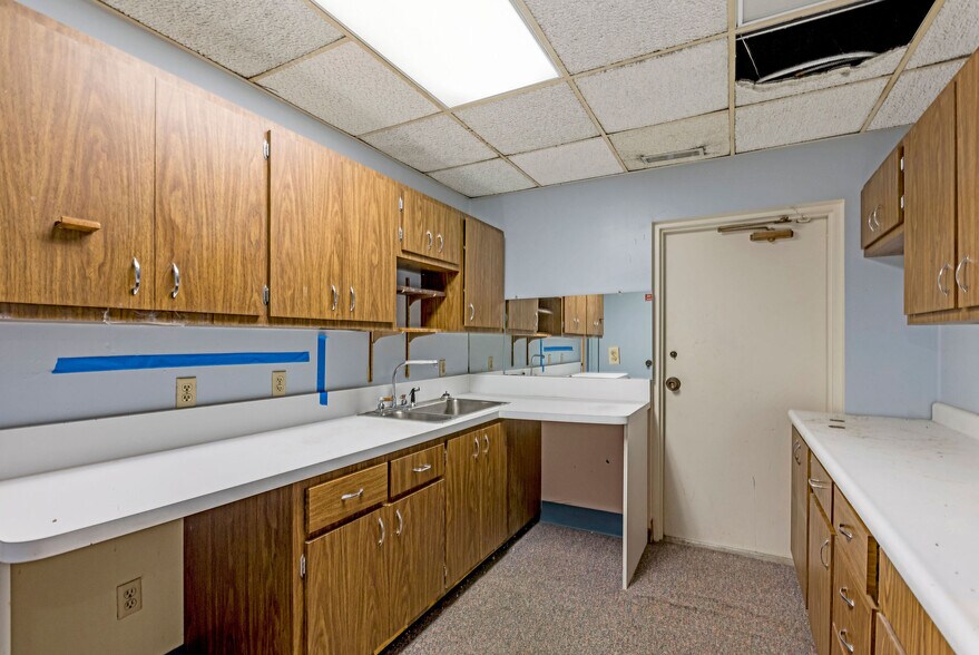 More Photos Of 9030 Montgomery Rd, Cincinnati Medical For Lease