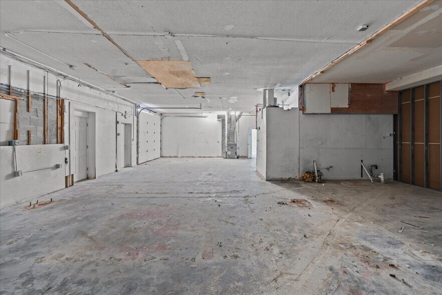 More Photos Of 171-173 Shaker Rd, East Longmeadow General Retail For Sale