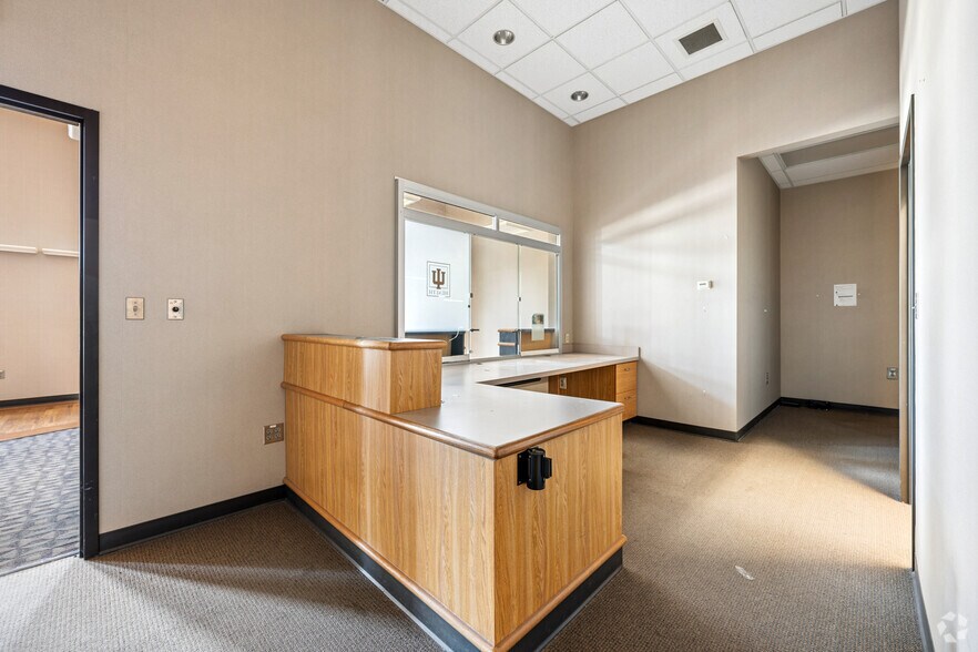 More Photos Of 800 S Tillotson Ave, Muncie Medical For Lease