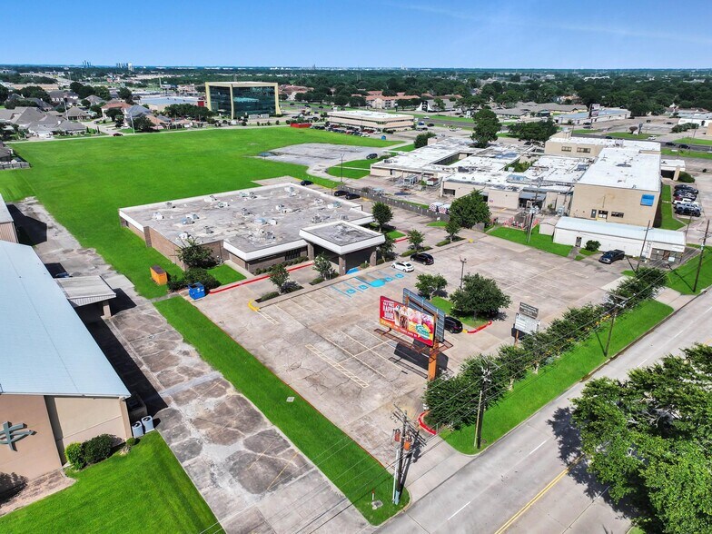 More Photos Of 1323 S 27th St, Nederland Medical For Sale