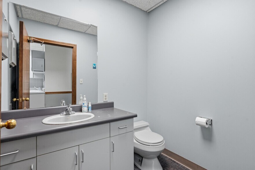 More Photos Of 244 Wilson Dr, Xenia Medical For Sale