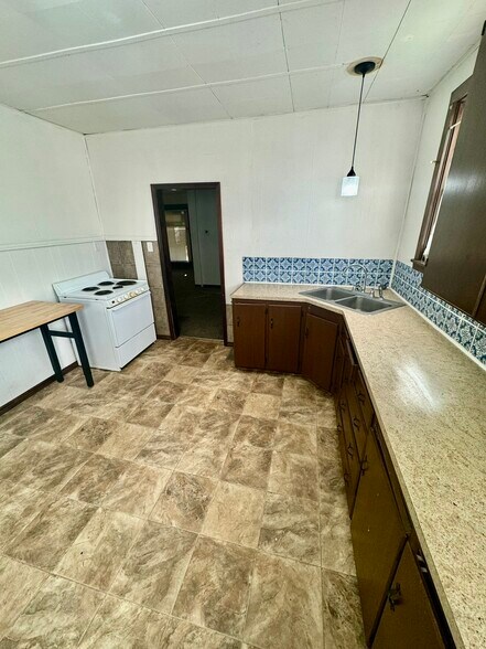 More Photos Of 115 E 9th, Concordia Multifamily For Sale