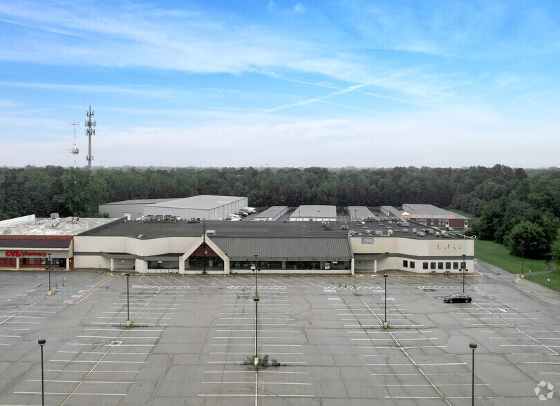 More Photos Of 11625 Fox Rd, Indianapolis Supermarket For Lease