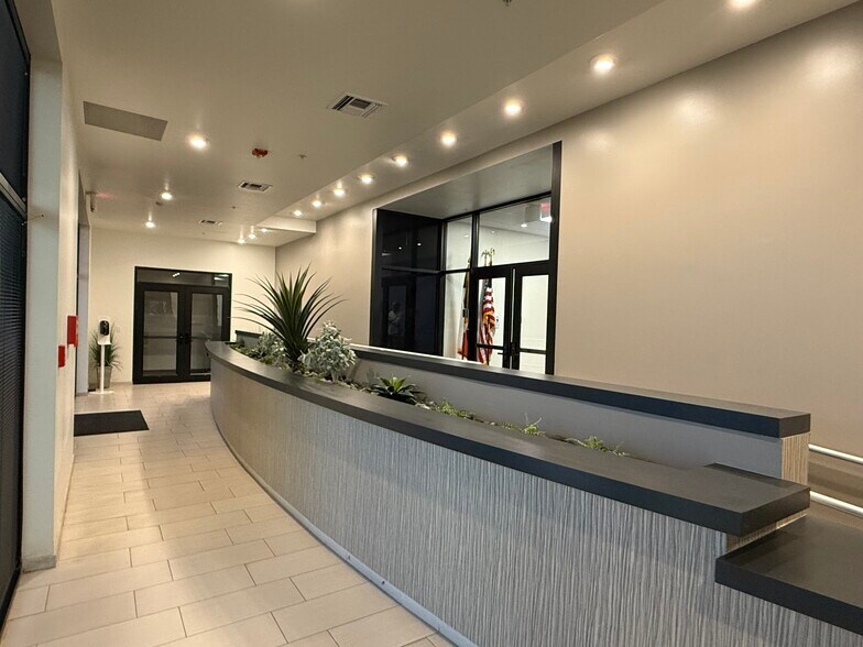 More Photos Of 1575 N Resler Dr, El Paso Medical For Lease