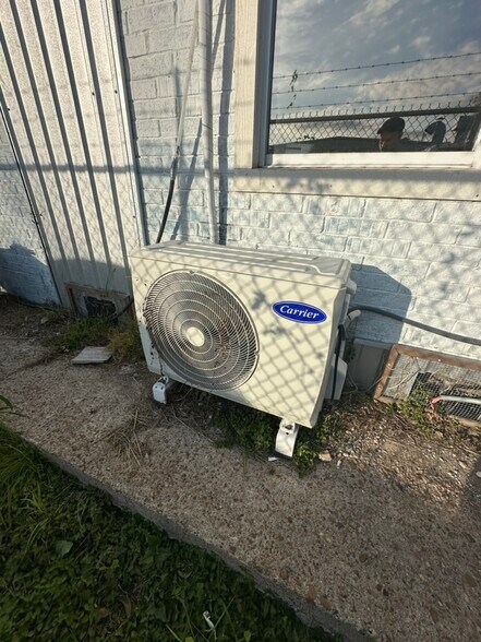 More Photos Of 304 S Lockwood Dr, Houston General Retail For Sale