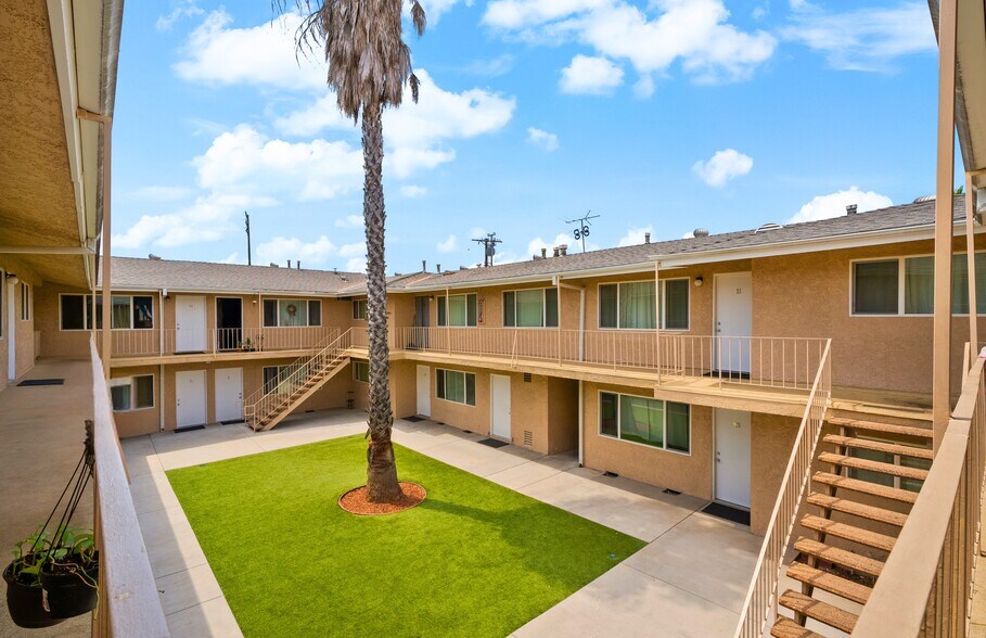 More Photos Of 19237 Bryant St, Northridge Apartments For Sale