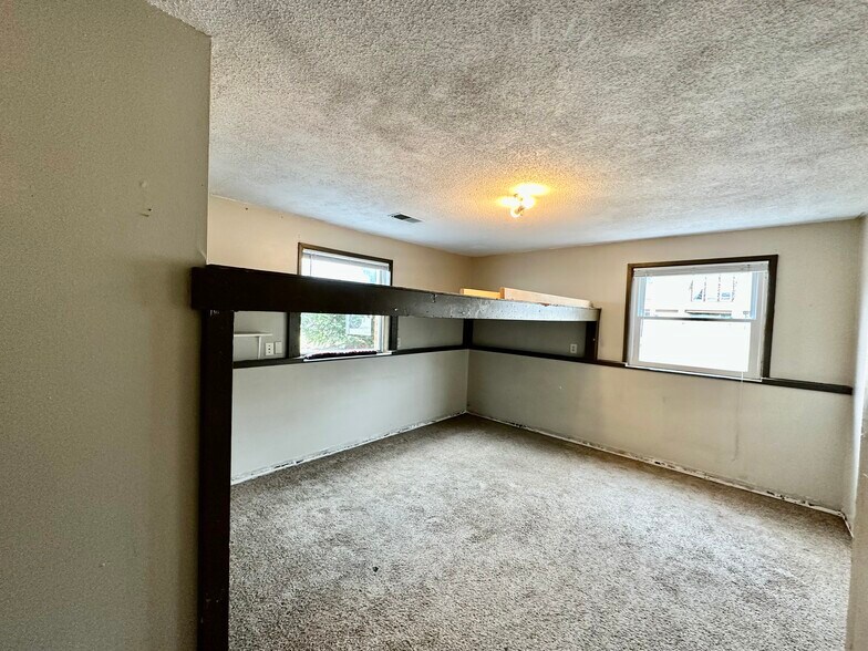 More Photos Of 1001 S Davis St, Kirksville Sorority Fraternity House For Sale