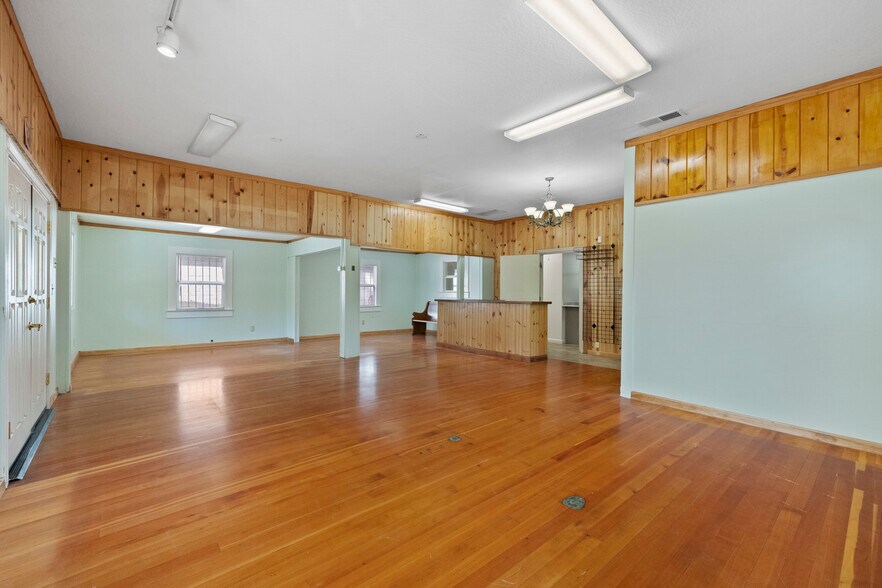 More Photos Of 1137 CA-4 Hwy, Arnold General Retail For Sale