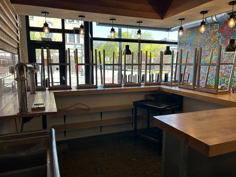 More Photos Of 1615-1637 W Howard St, Chicago Apartments For Lease