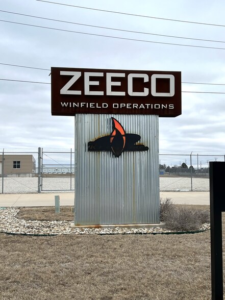 More Photos Of 7615 Warehouse Ave, Winfield Manufacturing For Sale