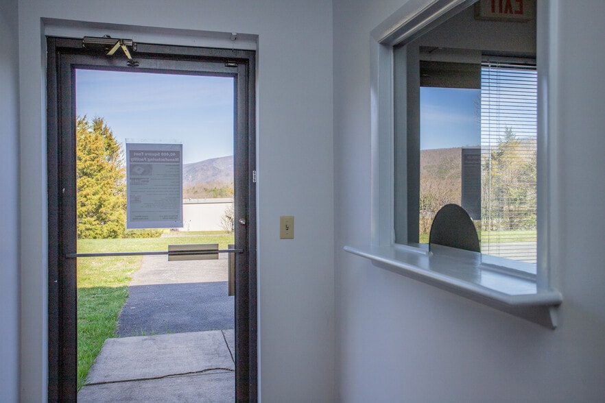 More Photos Of 80 American Wy, Natural Bridge Station Industrial For Lease