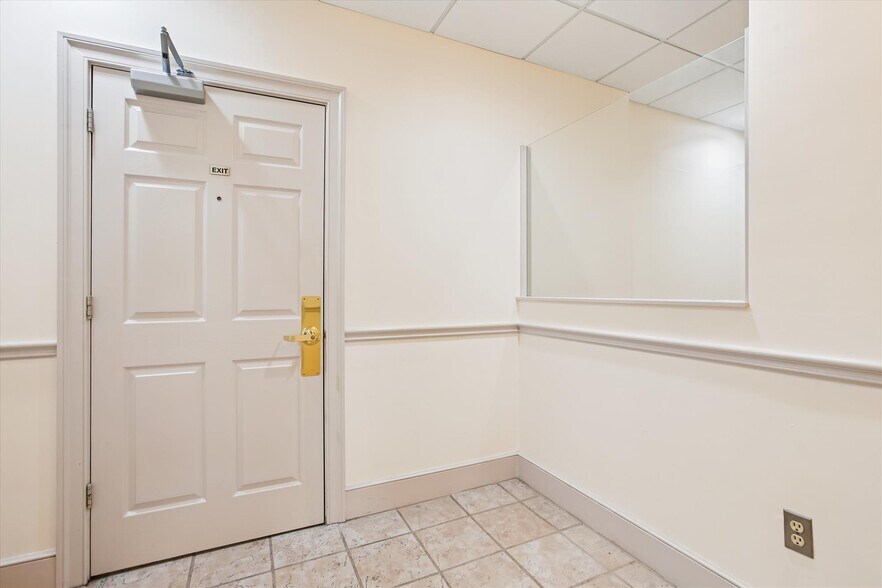 More Photos Of 1501 Duke St, Alexandria Office For Lease