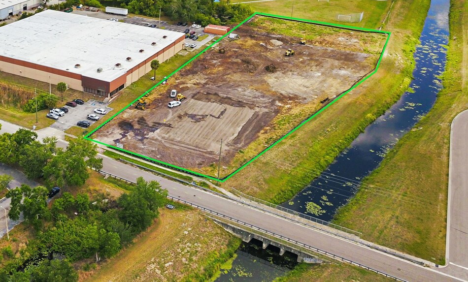 More Photos Of 7125 114th Ave, Largo Warehouse For Lease