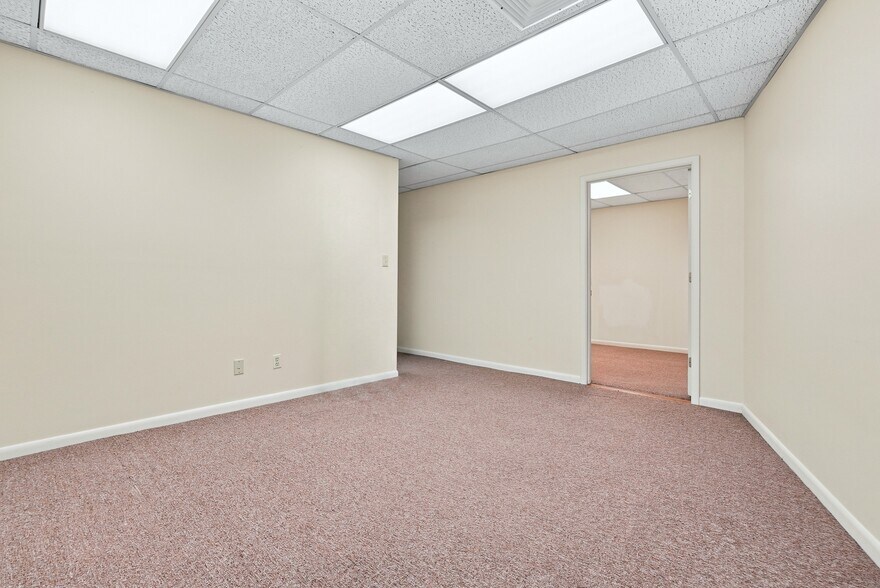 More Photos Of 3506 Memorial Ave, Lynchburg Office For Sale
