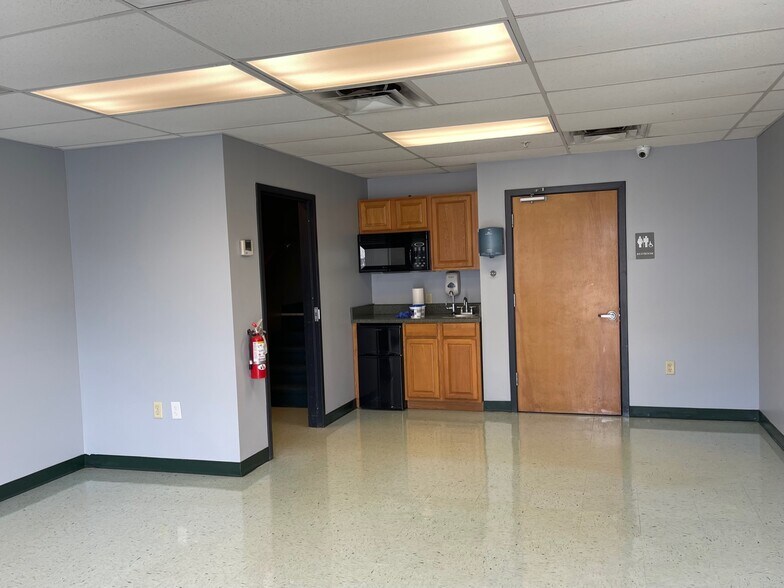 More Photos Of 5570 Florida Mining Blvd S, Jacksonville Warehouse For Lease